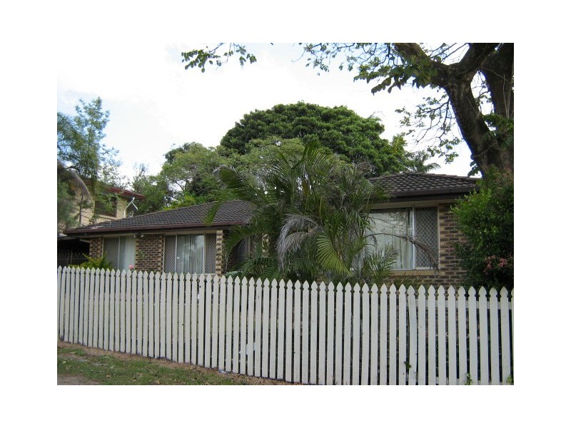 98 CONIFER, Hillcrest QLD 4118