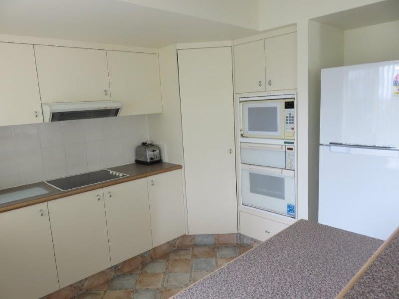 17/451-452 Charlton Esplanade, Torquay QLD 4655