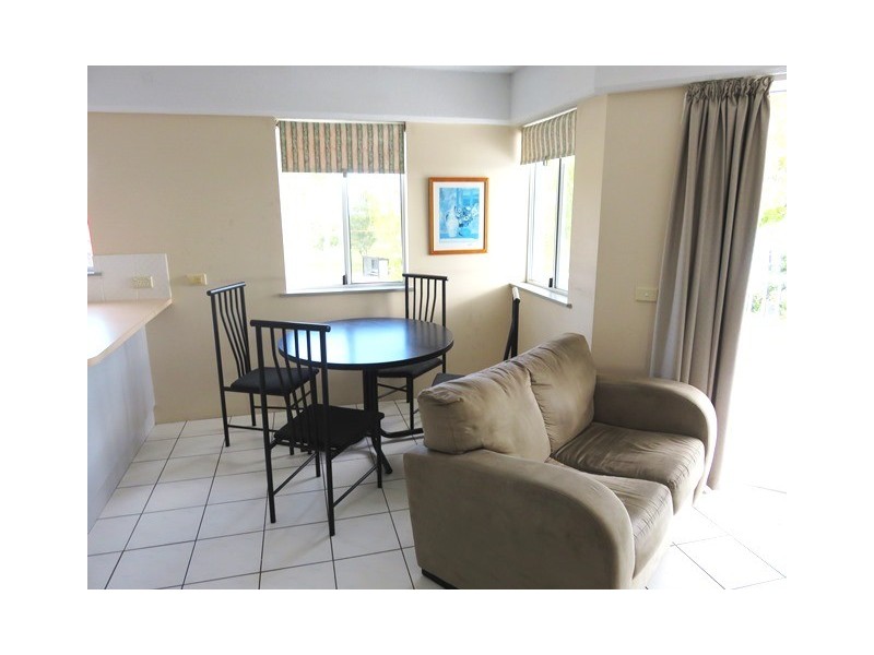 9/458 Esplanade, Torquay QLD 4655