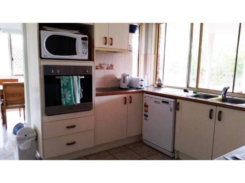 5 Kathleen Cres, Wondunna QLD 4655