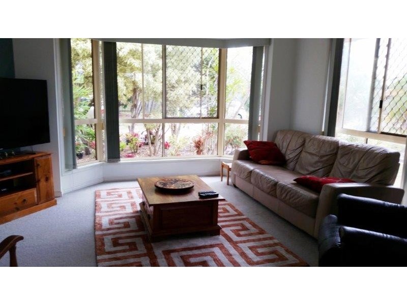 5 Kathleen Cres, Wondunna QLD 4655