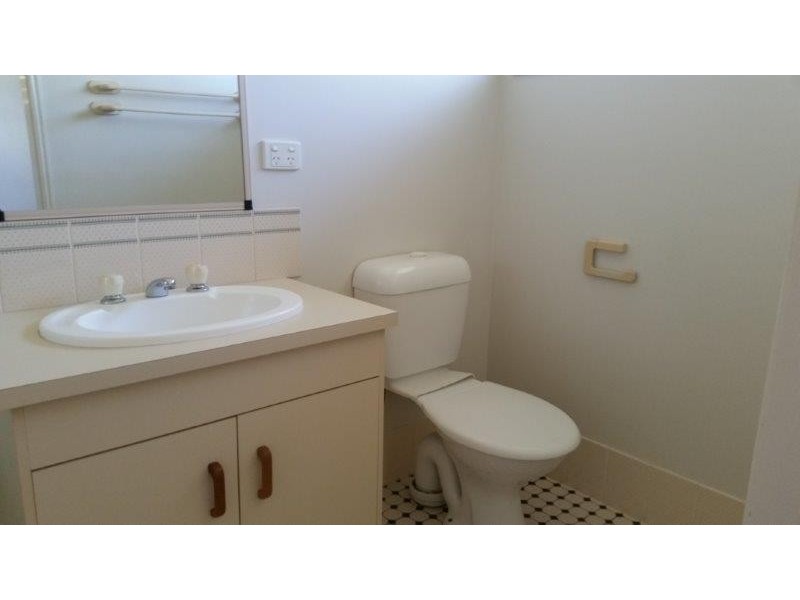 73 EXETER STREET, Torquay QLD 4655