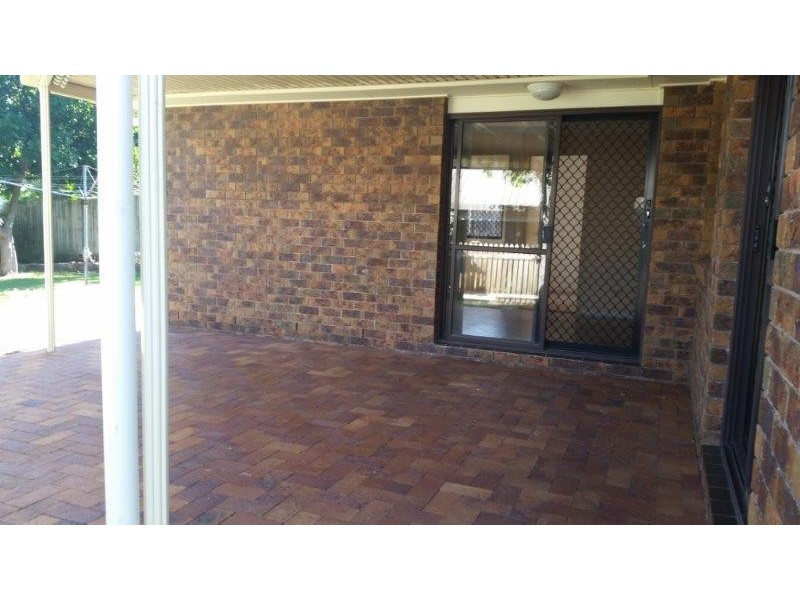 3 WHITBY ST, Urangan QLD 4655