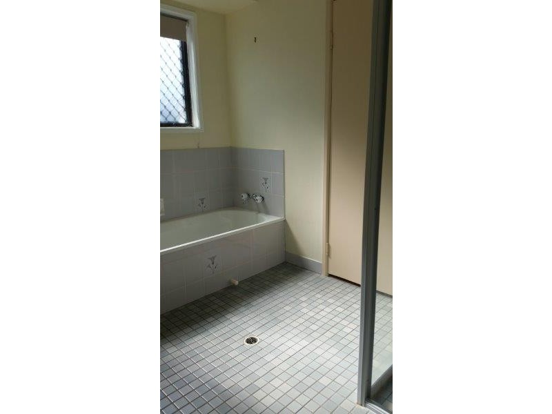 3 WHITBY ST, Urangan QLD 4655