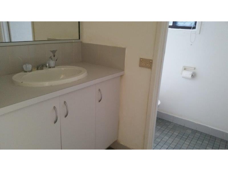 3 WHITBY ST, Urangan QLD 4655