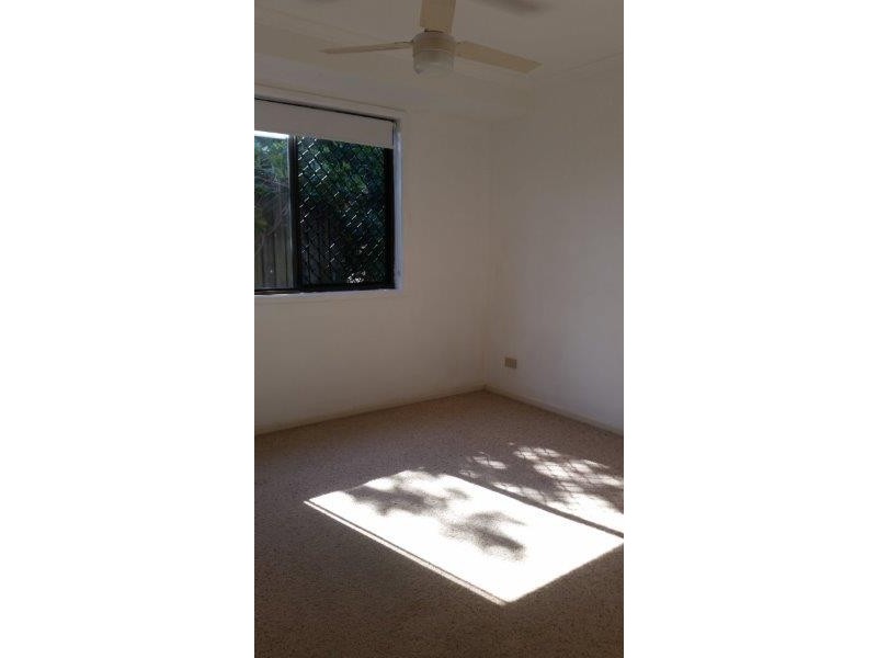 3 WHITBY ST, Urangan QLD 4655