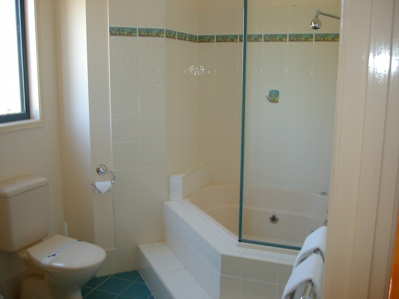 33 Elizabeth Street, Urangan QLD 4655