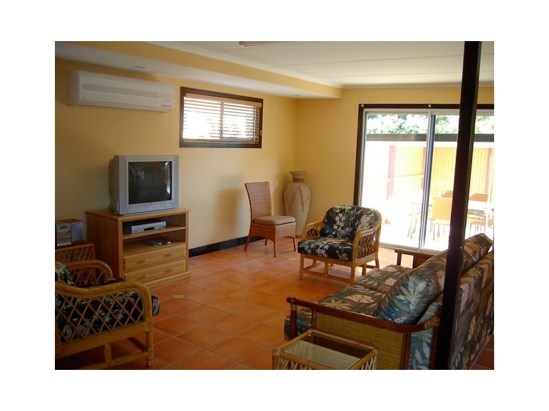 17 Paradise Street, Point Vernon QLD 4655
