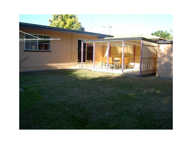 17 Paradise Street, Point Vernon QLD 4655
