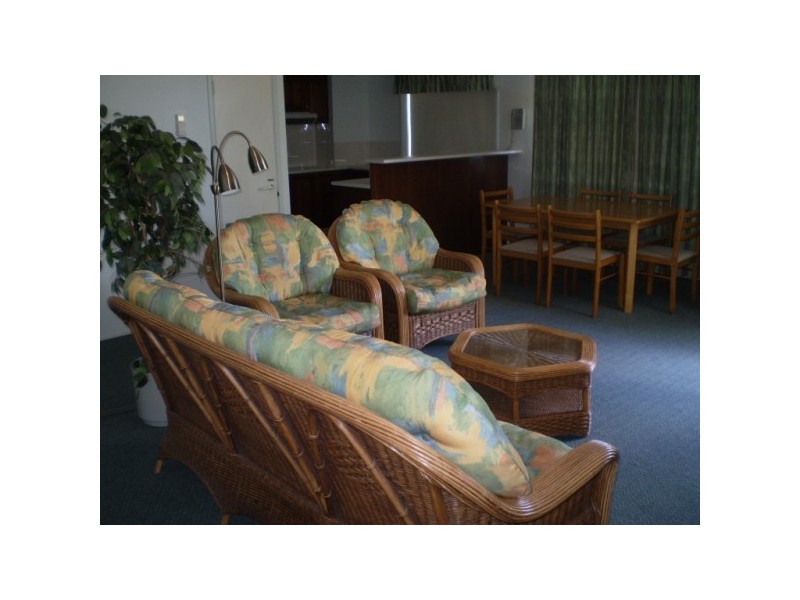 18/451 Esplanade, Torquay QLD 4655