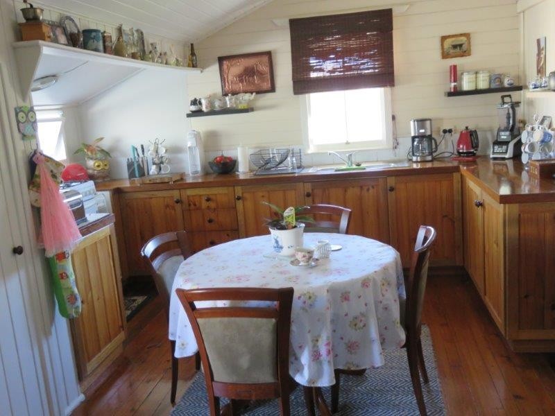 4 CRESCENT STREET, Urangan QLD 4655