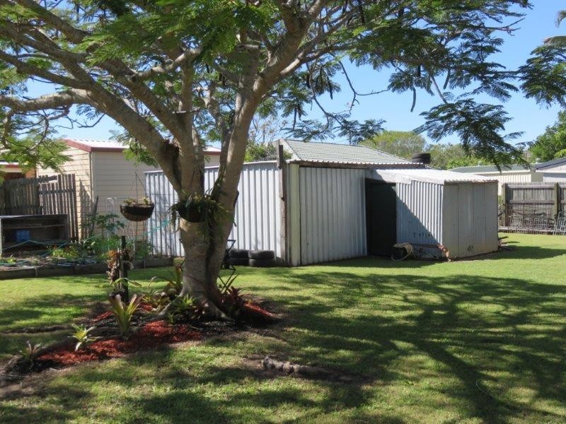 4 CRESCENT STREET, Urangan QLD 4655