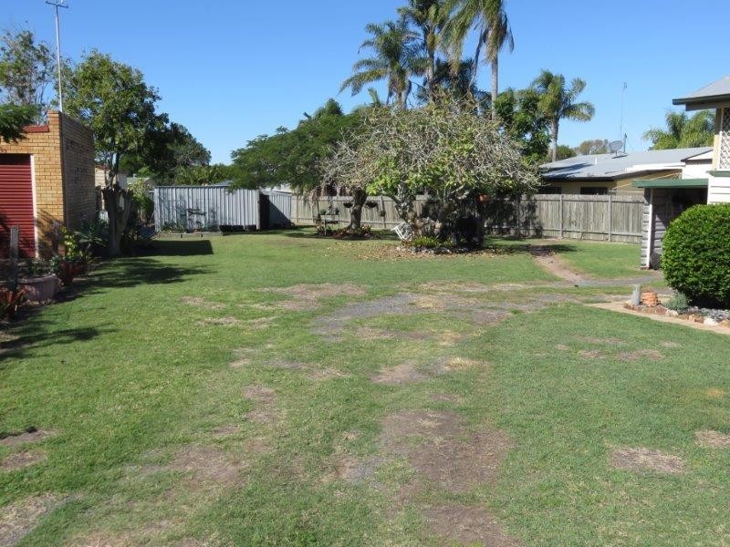 4 CRESCENT STREET, Urangan QLD 4655