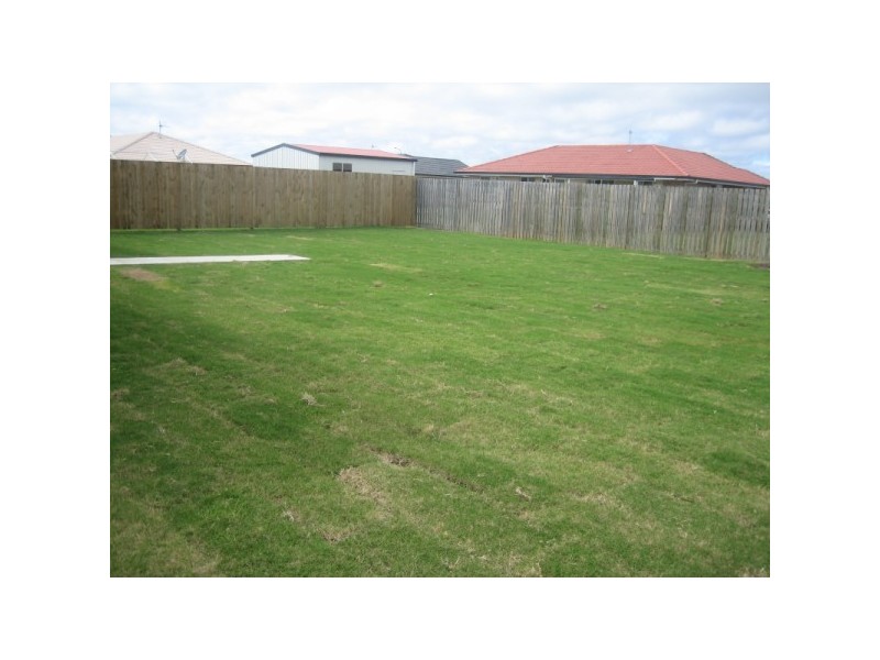 1 and 2, 100 Joselyn Drive,, Point Vernon QLD 4655