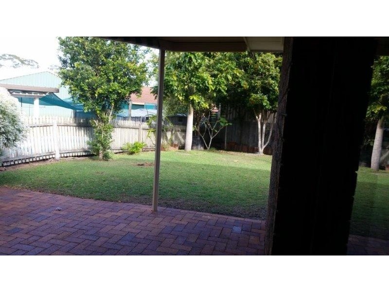 3 WHITBY STREET, Urangan QLD 4655