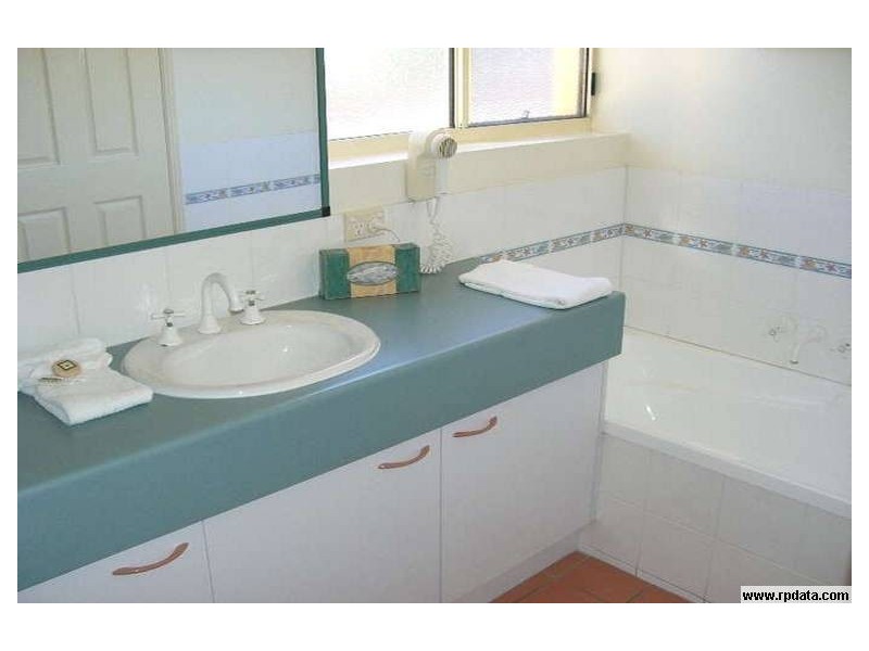 5/496 Esplanade, Torquay QLD 4655