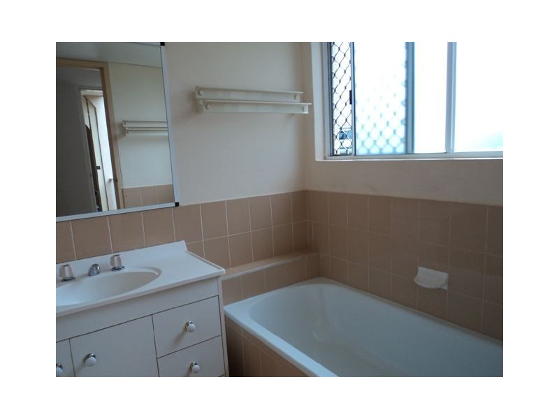 1/13-15 Pulgul Street, Urangan QLD 4655