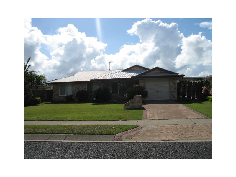80 Hanson Street, Urangan QLD 4655