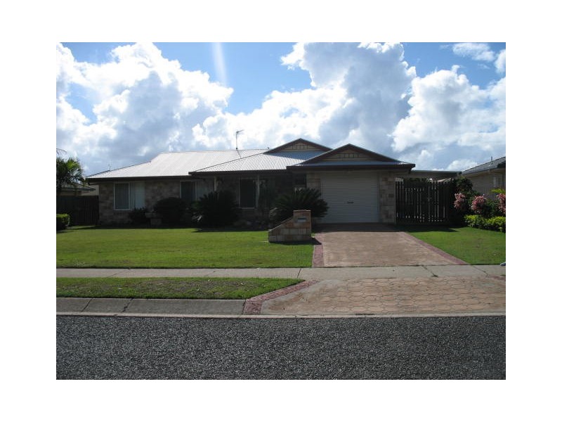 80 Hanson Street, Urangan QLD 4655