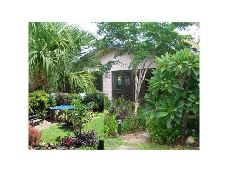 25 Cooloola Cresent, Urangan QLD 4655