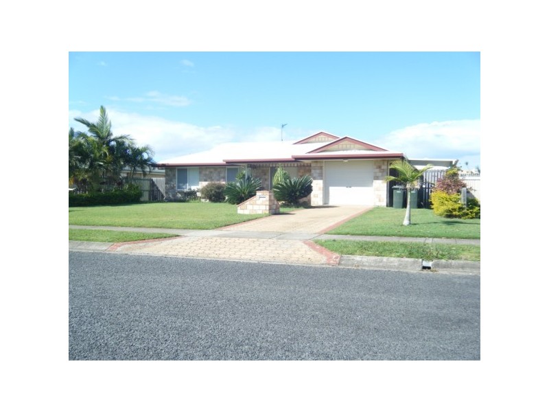 80  Hansen Street, Urangan QLD 4655