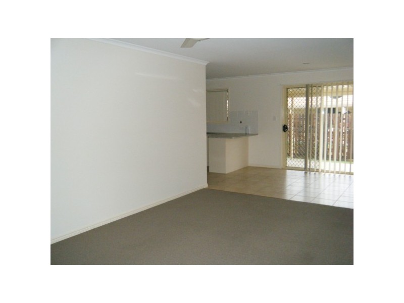 2/7 Topaz Circuit, Urangan QLD 4655