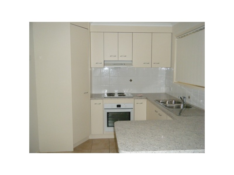 2/7 Topaz Circuit, Urangan QLD 4655