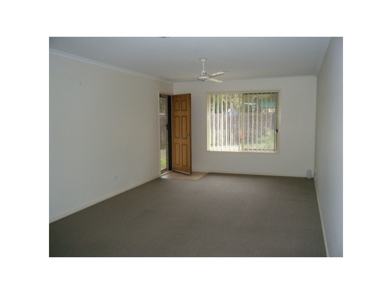 2/7 Topaz Circuit, Urangan QLD 4655