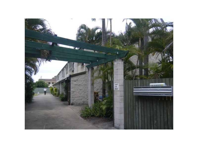 Unit 4/445 Esplanade, Torquay QLD 4655