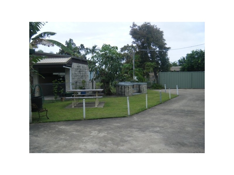 Unit 4/445 Esplanade, Torquay QLD 4655