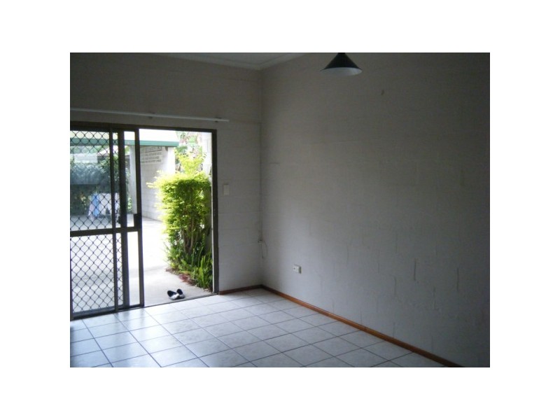 Unit 4/445 Esplanade, Torquay QLD 4655