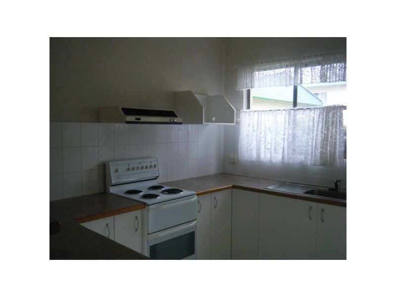 Unit 4/445 Esplanade, Torquay QLD 4655