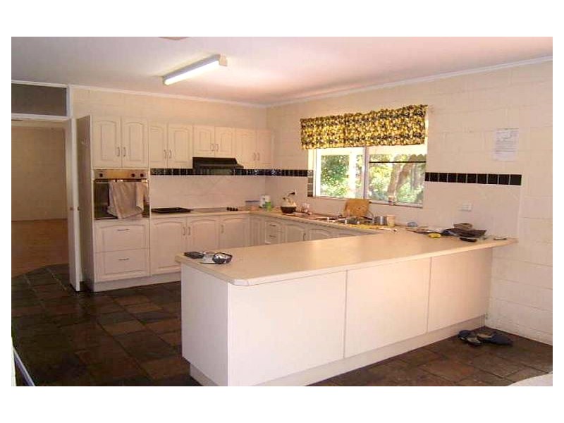 211 Rainbows Road, Childers QLD 4660