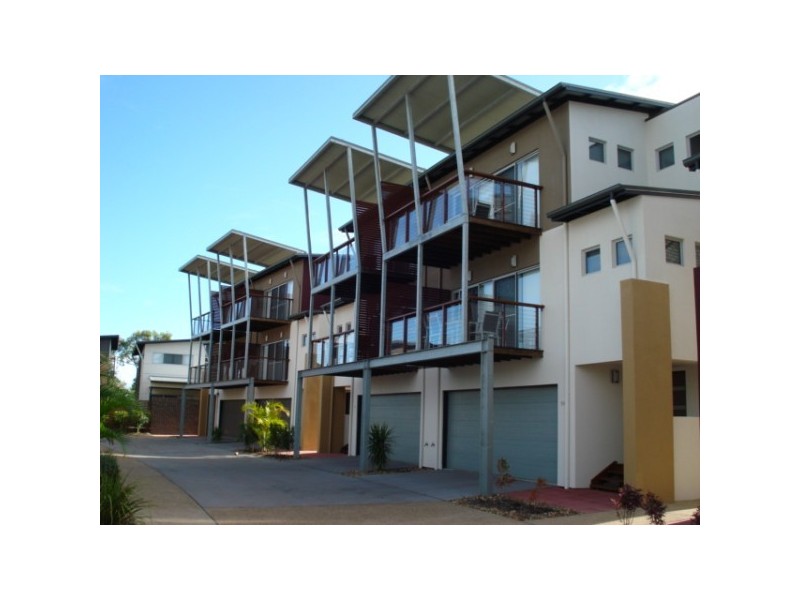 136 Pulgul Street, Urangan QLD 4655