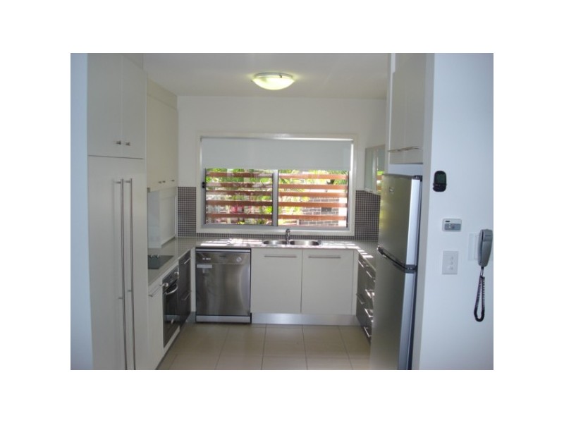 136 Pulgul Street, Urangan QLD 4655