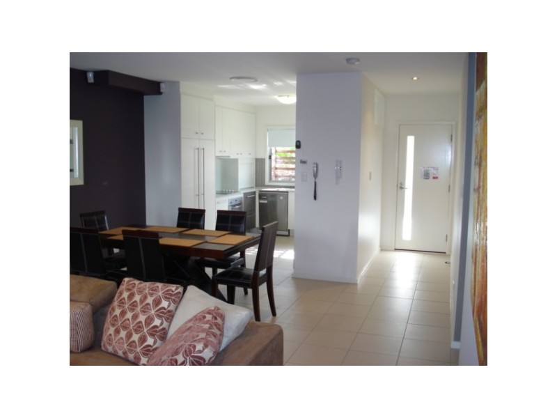 136 Pulgul Street, Urangan QLD 4655