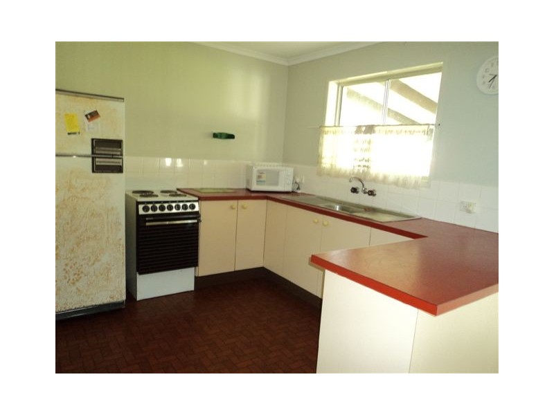 811 Boat Harbour Dr, Urangan QLD 4655