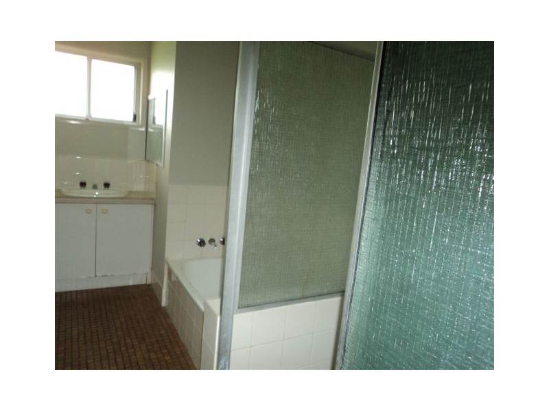 811 Boat Harbour Dr, Urangan QLD 4655