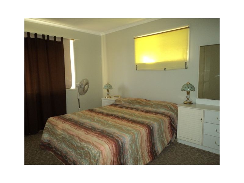 811 Boat Harbour Dr, Urangan QLD 4655