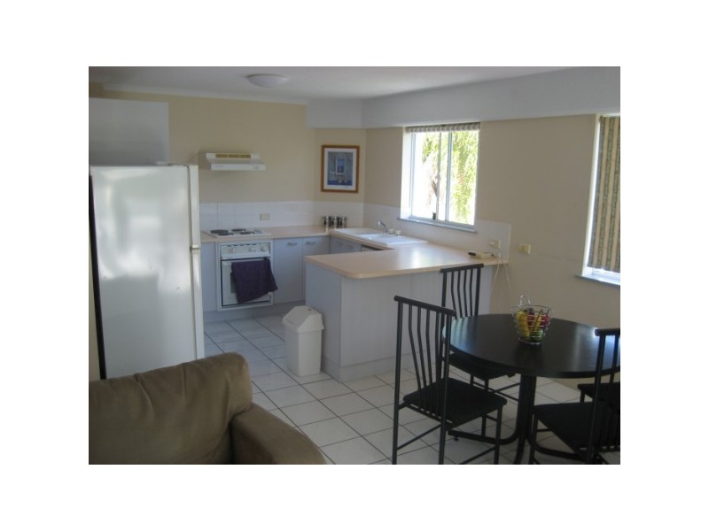 9/458 Esplanade, Torquay QLD 4655