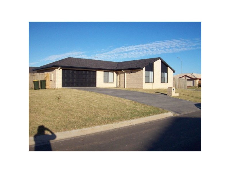 11 Joselyn Drive, Point Vernon QLD 4655