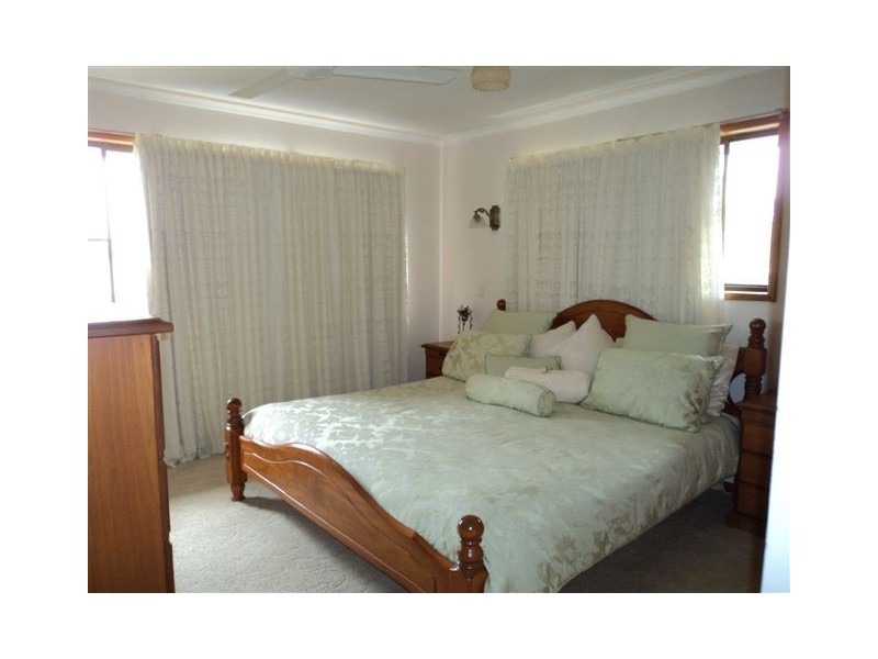 13 Margaret, Urangan QLD 4655