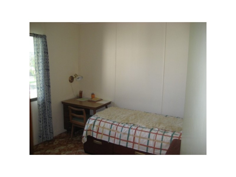 71 Limpus Street, Urangan QLD 4655