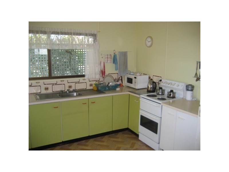 71 Limpus Street, Urangan QLD 4655