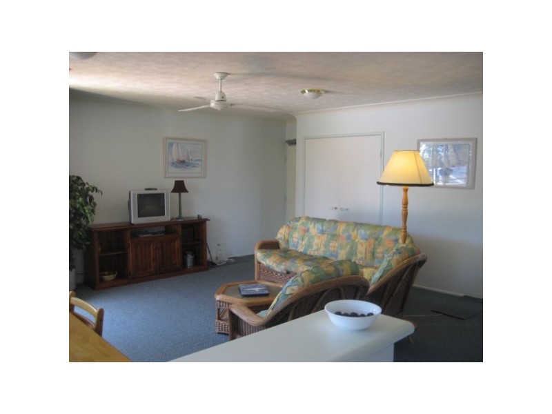 18/451 Esplanade, Torquay QLD 4655