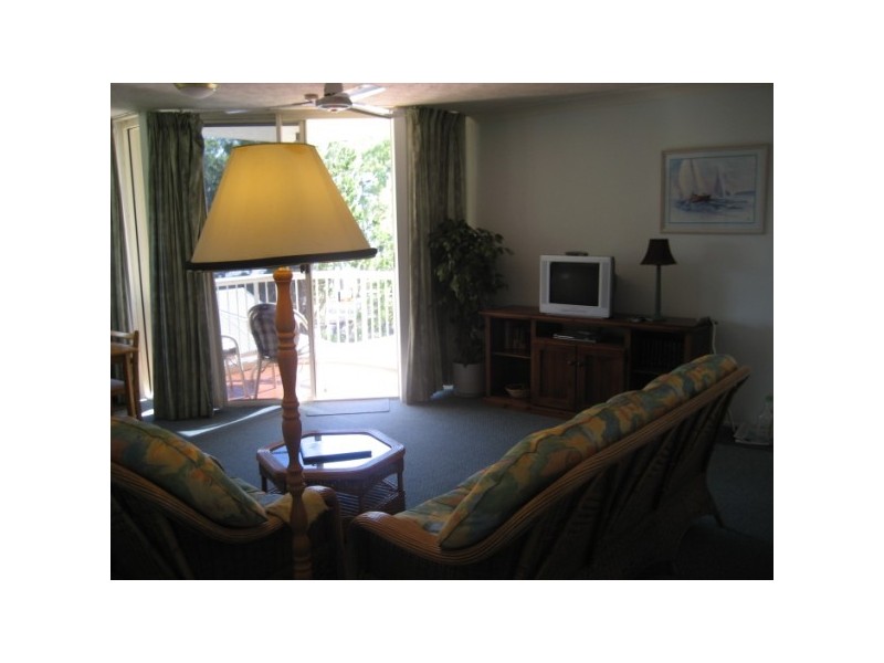 18/451 Esplanade, Torquay QLD 4655