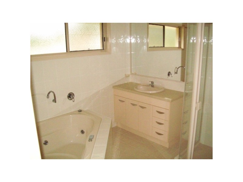 10 Katandra Street, Point Vernon QLD 4655