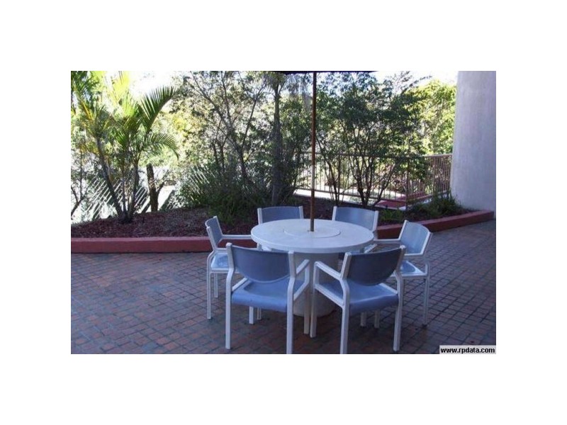 3/383 eplanade, Torquay QLD 4655