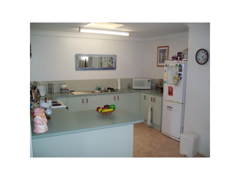 11 HONEYSUCKLE, Kawungan QLD 4655