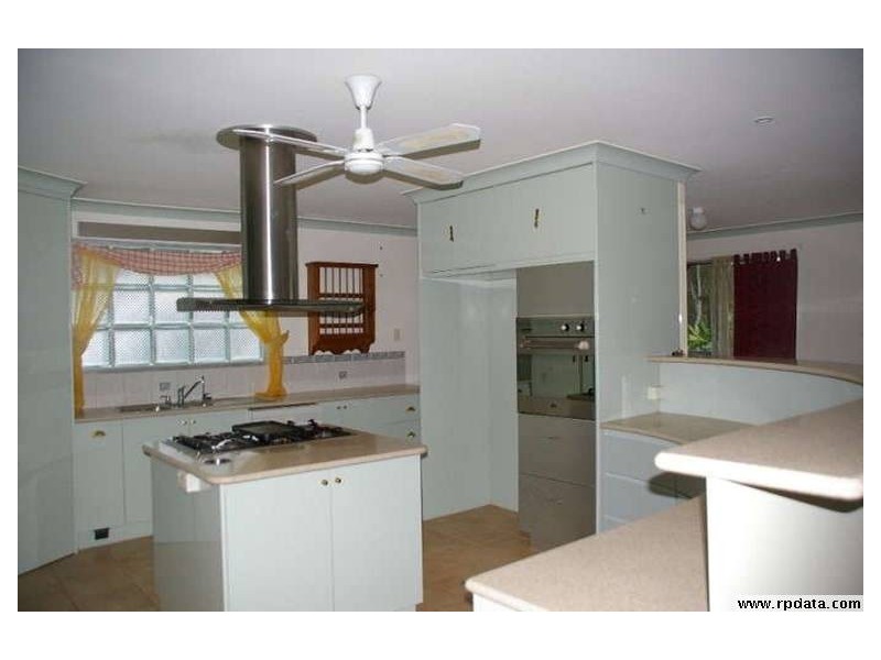 8 SPENCE, Point Vernon QLD 4655